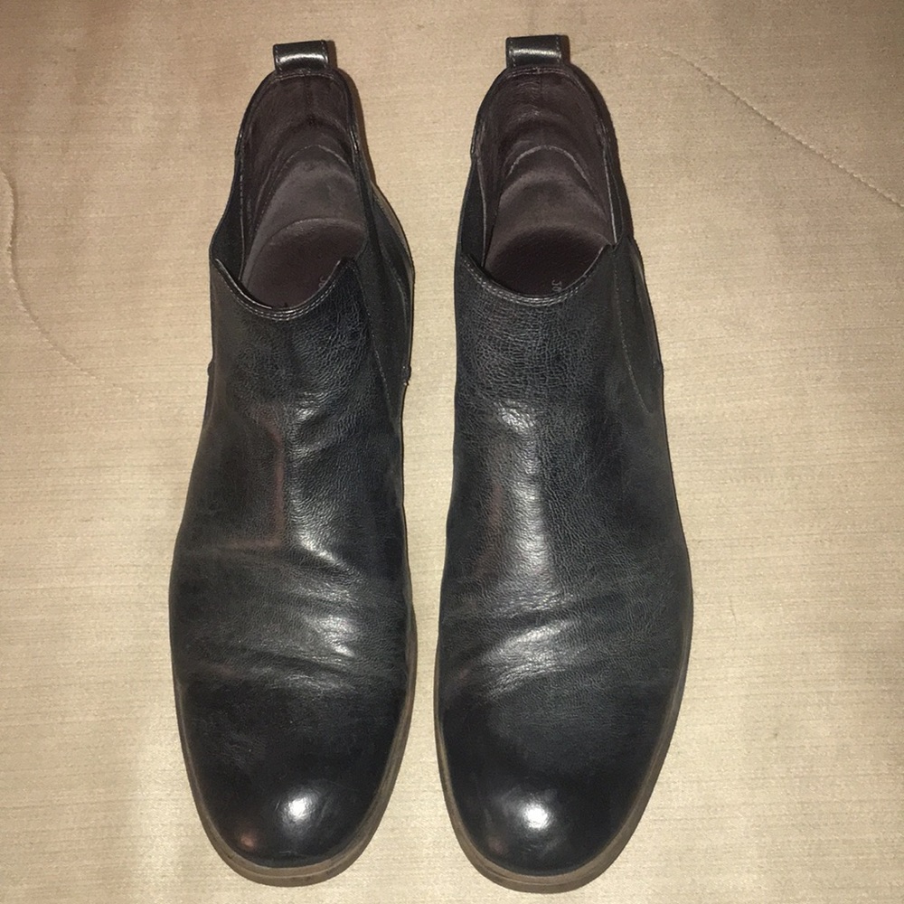 $400 John Varvatos Black Leather Chelsea Boots